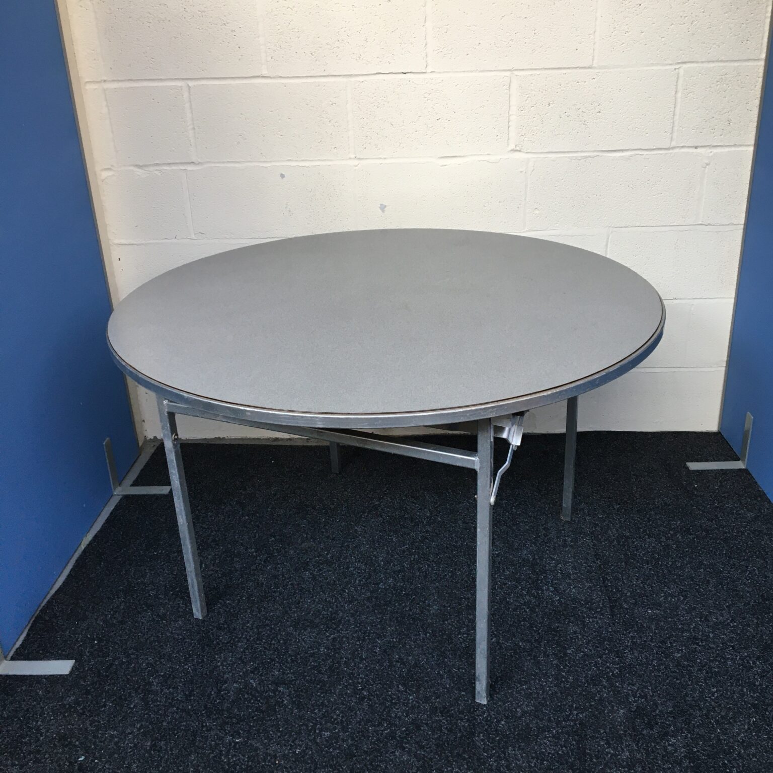 Second Hand Desks - Office Furniture Pace